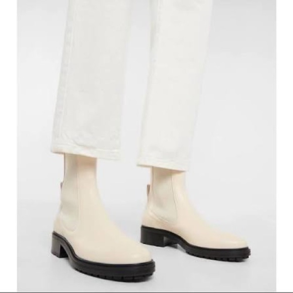 New in Box Aeyde Off White Chris Chelsea Boot size 9.5/10
